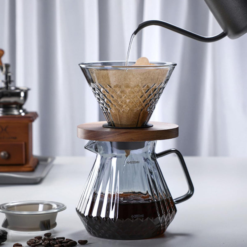 コーヒードリッパー ハンドドリップセット コーヒーサーバー 割れない 高ホウ素シリカガラス材料 耐熱ガラス 直火対応 耐寒性 クルミ材 ドリッパー ダイヤモンド 電子レンジ·食洗機対応 コーヒー用品 目盛り付き 洗いやすい 多用途 家用 喫茶店 1~4杯用 600ml グレー