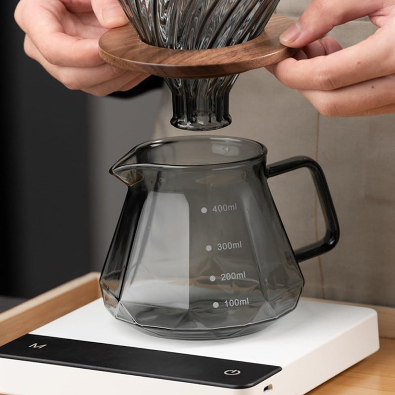 コーヒーサーバー 割れない 耐熱ガラス コーヒードリッパー ハンドドリップセット コーヒー サーバー 高ホウ素シリカガラス材料 直火対応 耐寒性 透明 蓋付き 電子レンジ·食洗機対応 目盛り付き コーヒー用品 使いやすい 洗いやすい 多用途 家用 喫茶店 1~4杯用 ダイヤモンド 600ml