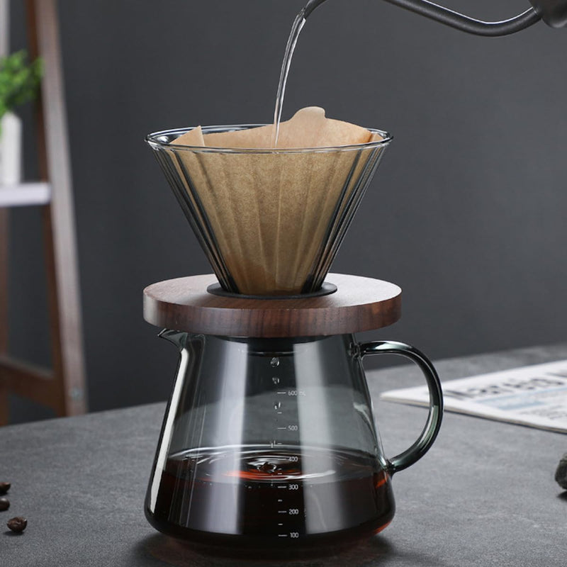 コーヒードリッパー ハンドドリップセット コーヒーサーバー 割れない 高ホウ素シリカガラス材料 耐熱ガラス 直火対応 耐寒性 クルミ材 ドリッパー 透明 電子レンジ·食洗機対応 コーヒー用品 使いやすい 洗いやすい 多用途 家用 喫茶店 1~4杯用 500ml グレー