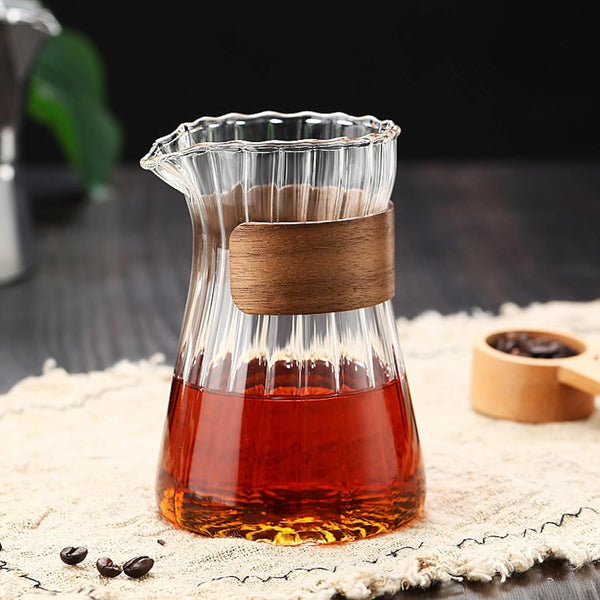 コーヒーサーバー 割れない コーヒー サーバー 高ホウ素シリカガラス 耐熱ガラス 直火対応 耐寒性 クルミ材 コーヒーポット 透明 割れないコーヒーサーバー 電子レンジ 食洗機対応 コーヒー用品 使いやすい 洗いやすい 多用途 家用 喫茶店 1~3杯用 500ml ストライプ