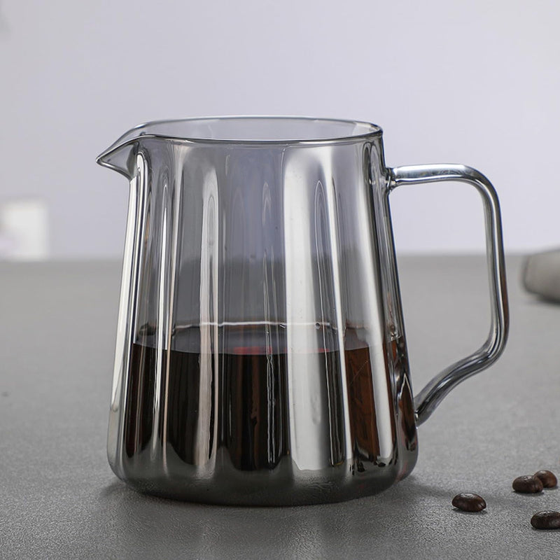 コーヒーサーバー 割れない 高ホウ素シリカガラス材料 耐熱ガラス 直火対応 耐寒性 ドリッパー 電子レンジ·食洗機対応 コーヒー用品 洗いやすい 多用途 家用 喫茶店 1~4杯用 550ml 透明